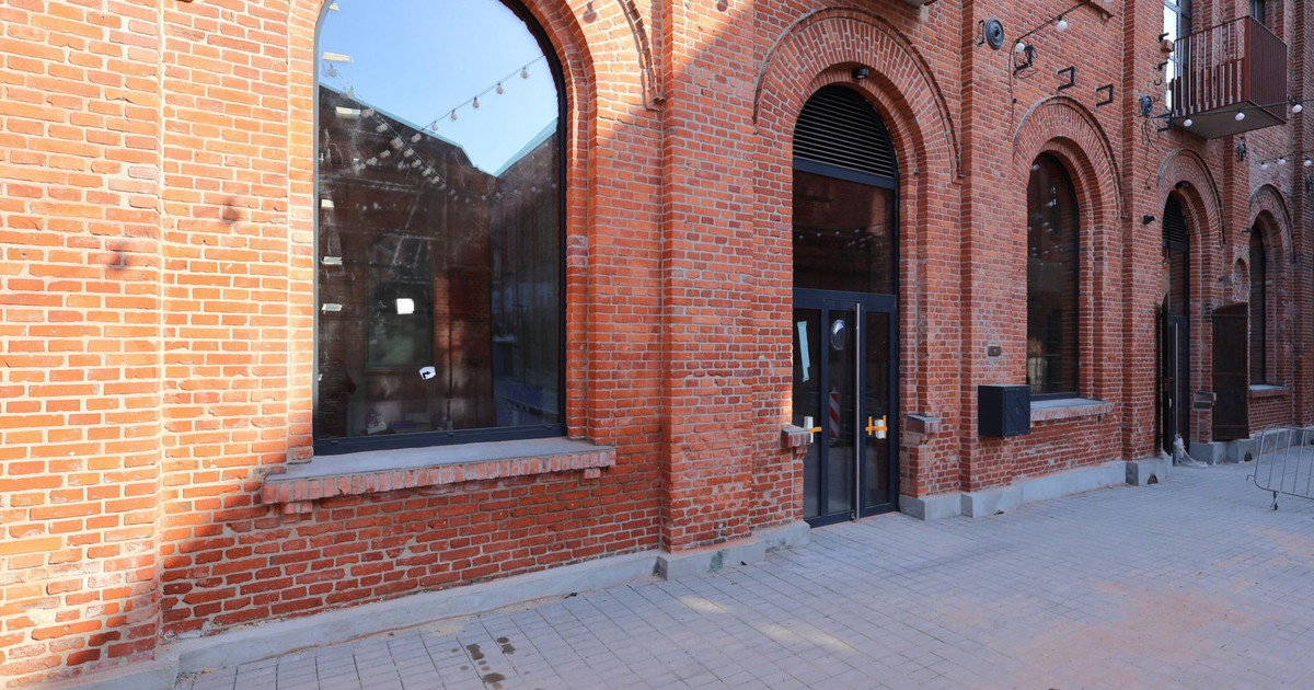 Efektowny wysoki industrialny lokal usługowy Fuzja