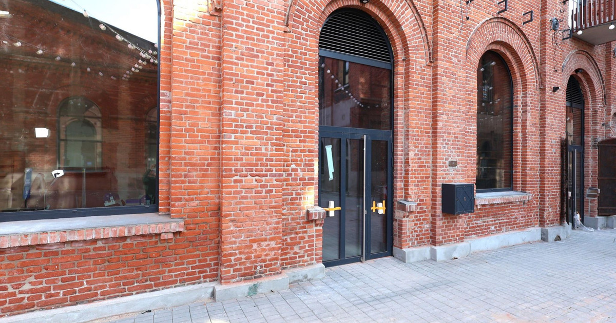 Efektowny wysoki industrialny lokal usługowy Fuzja