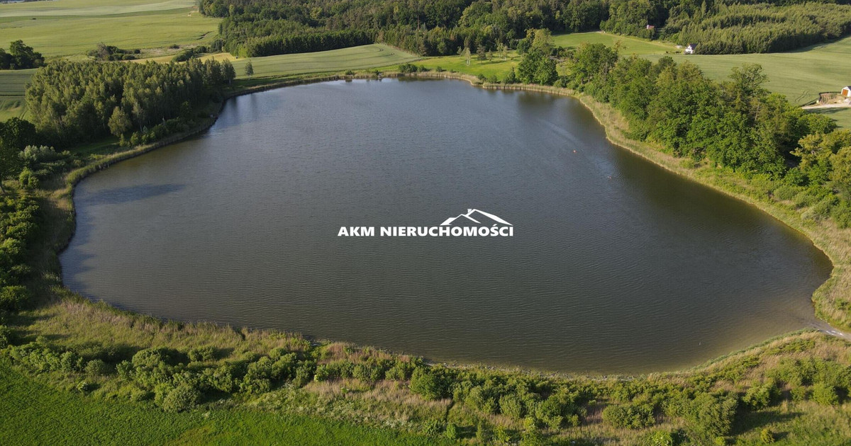 Działka z dużym jeziorem