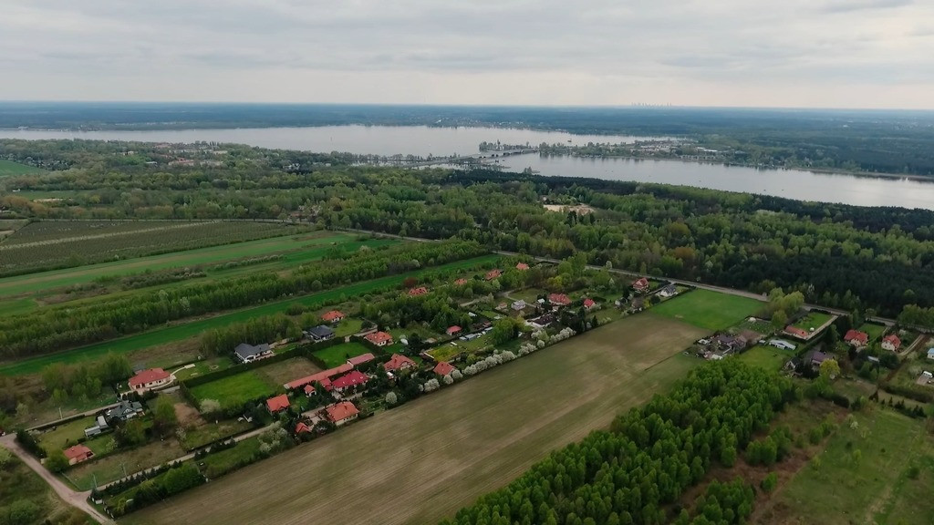 Atrakcyjna działka budowlana 1,5 ha 84 m od frontu