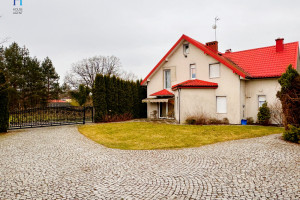 Dom na sprzedaż 215m2 radomszczański Radomsko Wilsona - zdjęcie 2