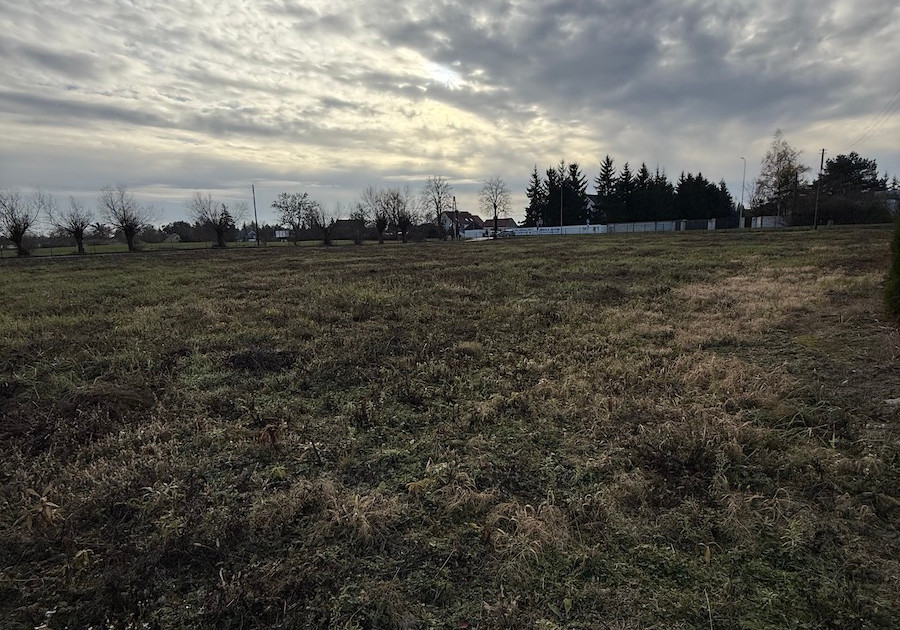 Chyby, działka mieszkaniowo-usługowa