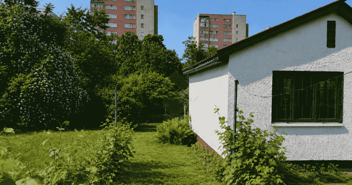 Ogrodzona działka o powierzchni 4 ar z murowanym domkiem! ul. Łokietka