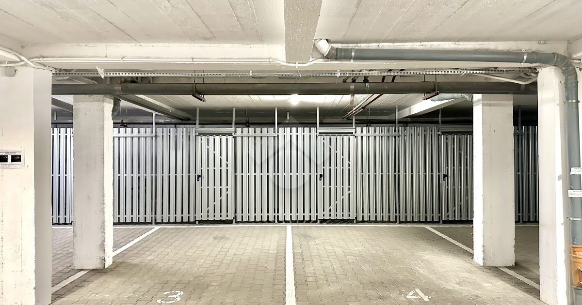 Miejsce postojowe z komórką lokatorską, 20m2