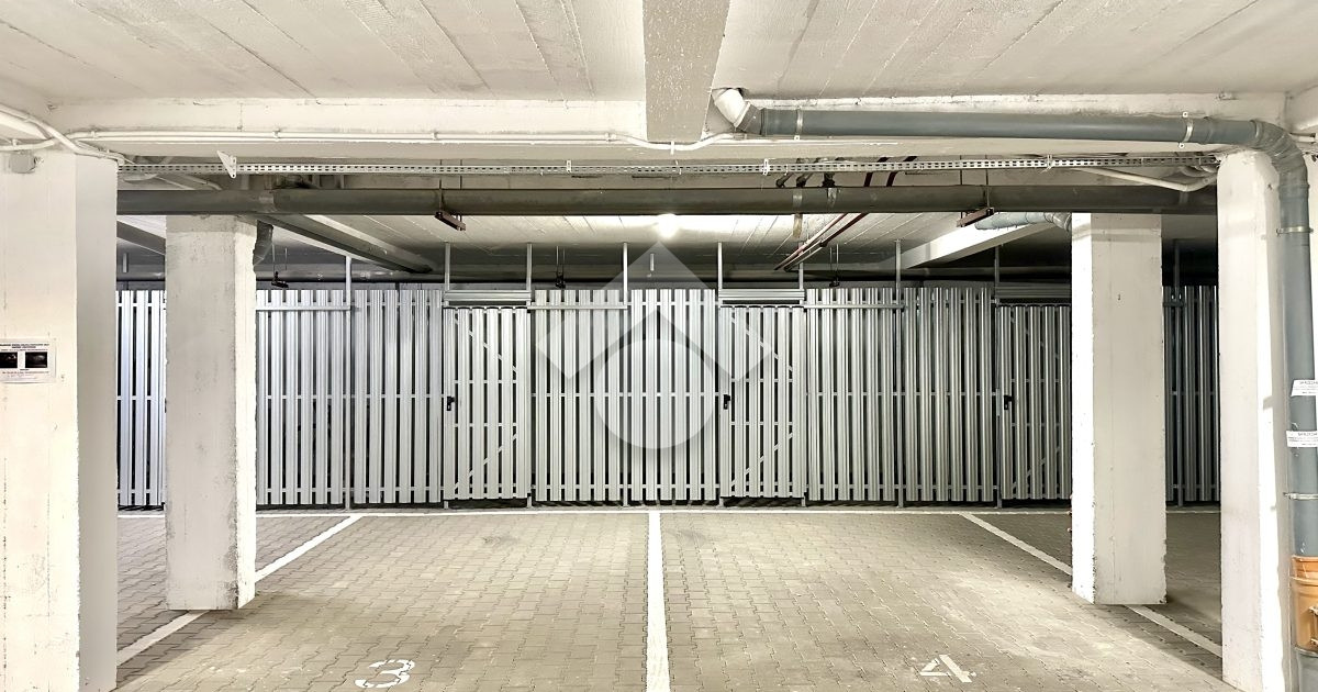 Kraków – Żabiniec – miejsce postojowe + komórka lokatorska