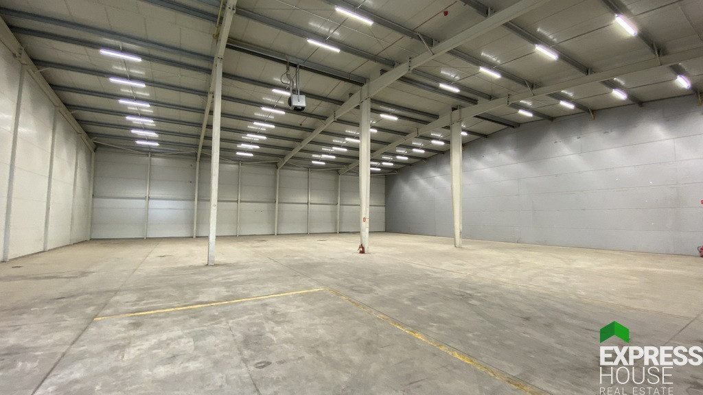Nowoczesny magazyn 625 m² biura 106 m2 Bugaj