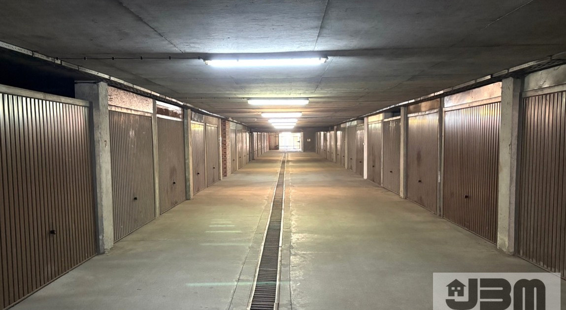 Garaż przy Januszowickiej - Krzyki