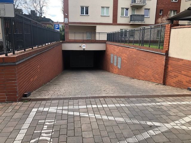 Do wynajęcia miejsce postojowe w hali garażowej