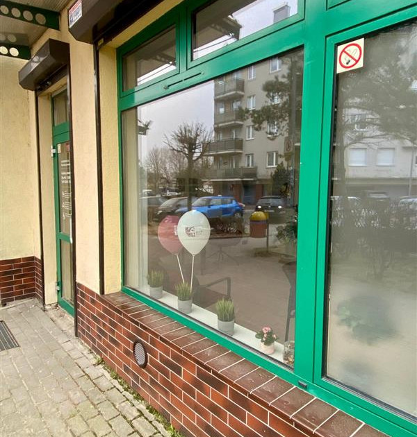 Lokal użytkowy na parterze z witrynami Zakoniczyn