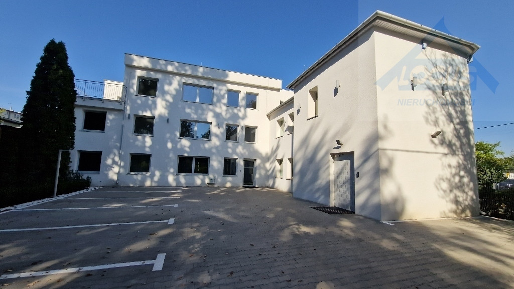 Nowoczesne biuro 263 m² z parkingiem na Bielanach