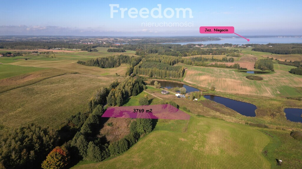 Działka z własnym stawem na Mazurach - 3769 m²