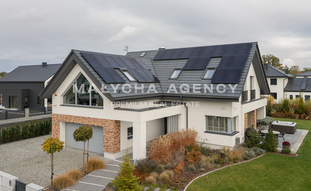 Energooszczędny dom z jacuzzi i oczkiem wodnym