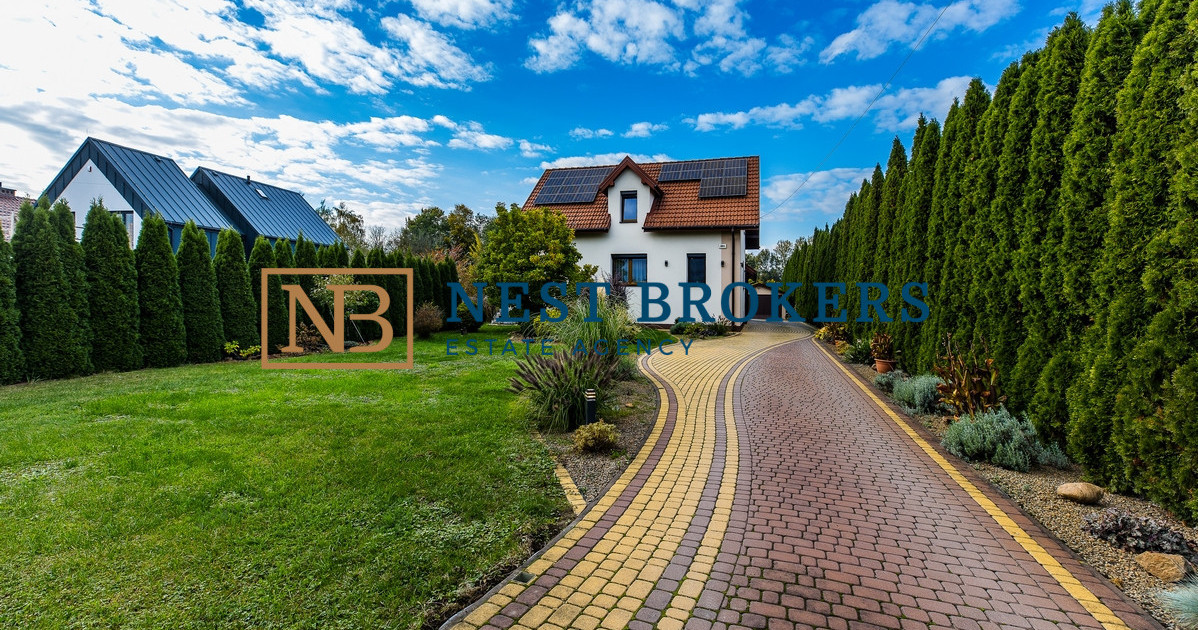 Dom wolnostojący z fotowoltaiką oraz dużym ogrodem