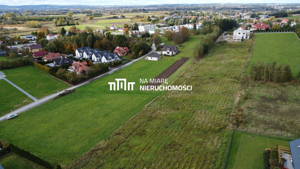 Os. Biała, Płaska, Kwadratowa, Media, Budowlana