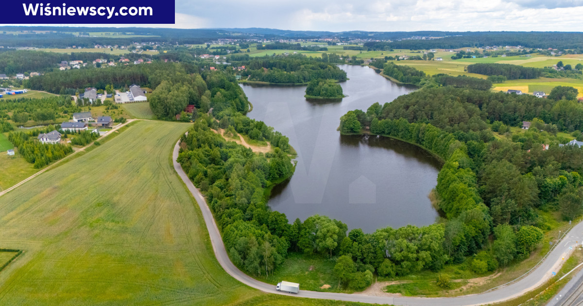 Teren inwestycyjny nad jeziorem - z linią brzegową