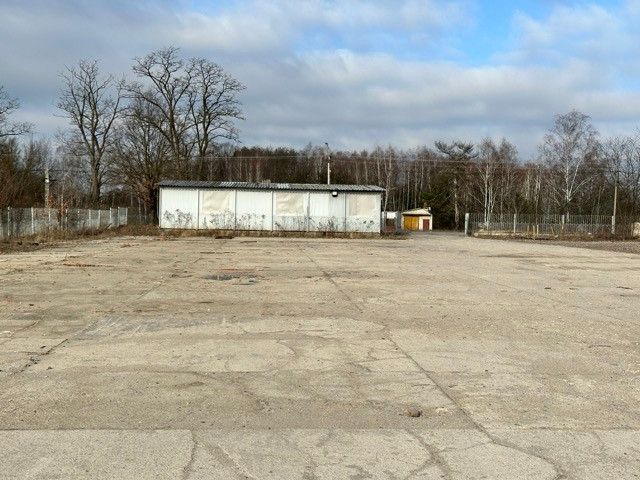 plac utwardzony 2800m2 + biuro-socjal 80m2