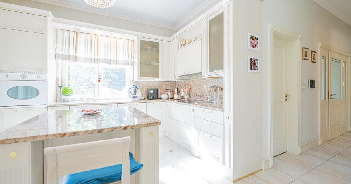 Klasyczna willa z dużym ogrodem