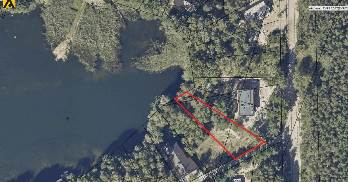 Działka nad Jeziorem Nagus z linią brzegową