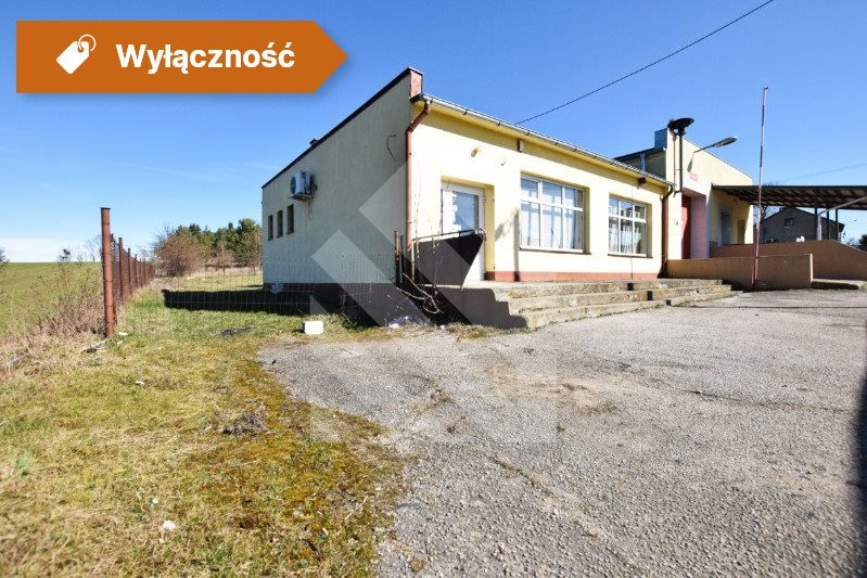 Murowany parterowy budynek sklepu