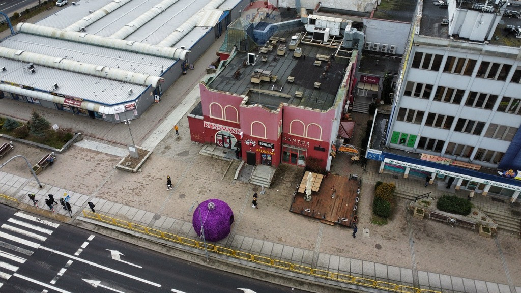 Budynek handlowo-usługowy w centrum