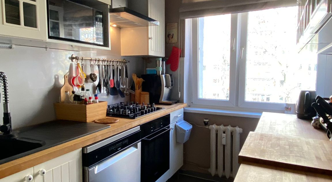 3 niezależne pokoje, jasna niezależna kuchnia, balkon i piwnica