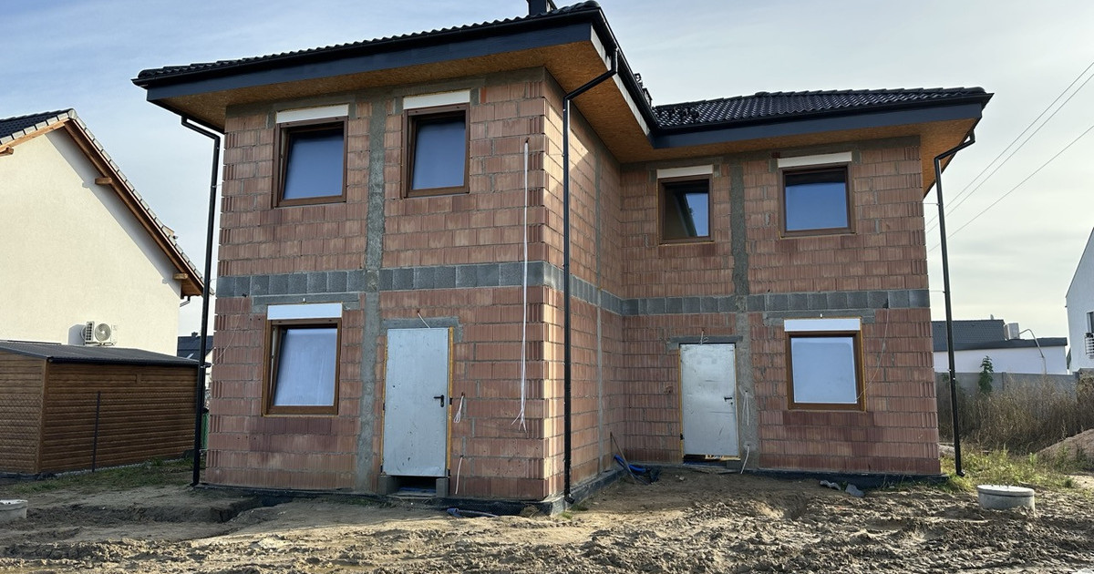 Nowe domy bliźniacze w Gołuskach koło Poznania