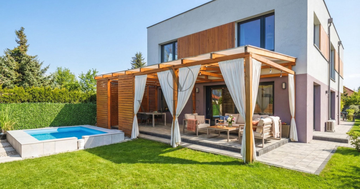 Dom Wolnostojący Z Kameralnym Basenem