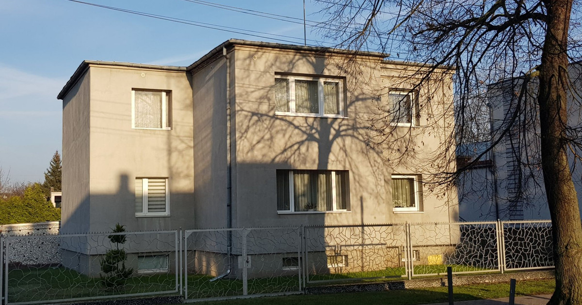 Wolnostojący dom z dużą działką 898 m² – doskonały na inwestycję, siedzibę firmy