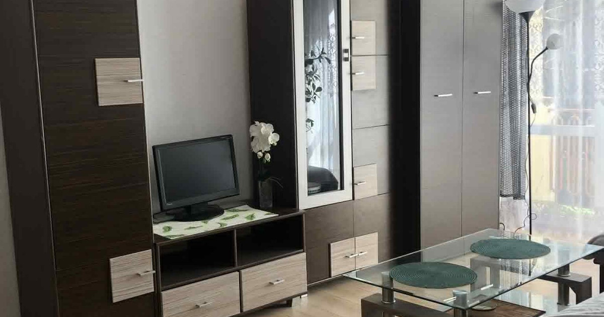 Duży 16,5 m2 słoneczny, modnie umeblowany pokój z balkonem