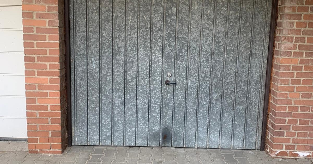 Sprzedam garaż 15 m2 na parterze bloku mieszkalnego