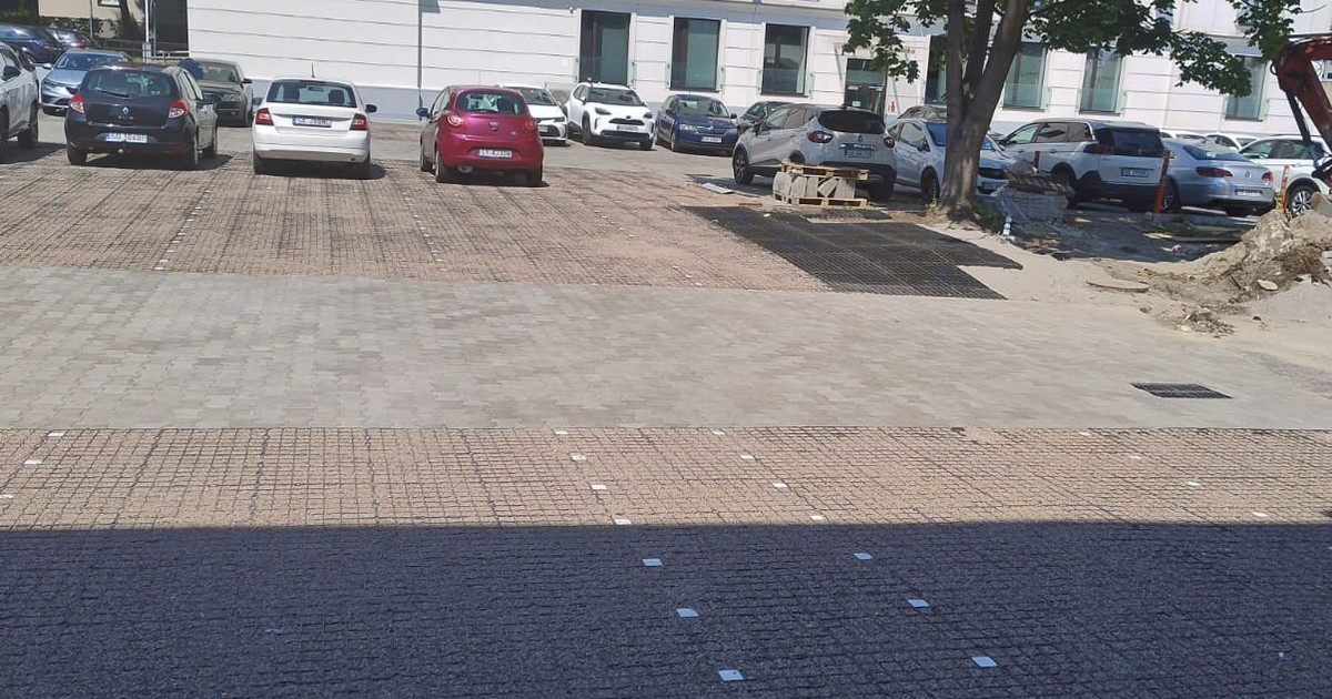 Miejsce parkingowe do wynajęcia - bezpieczne, monitorowane