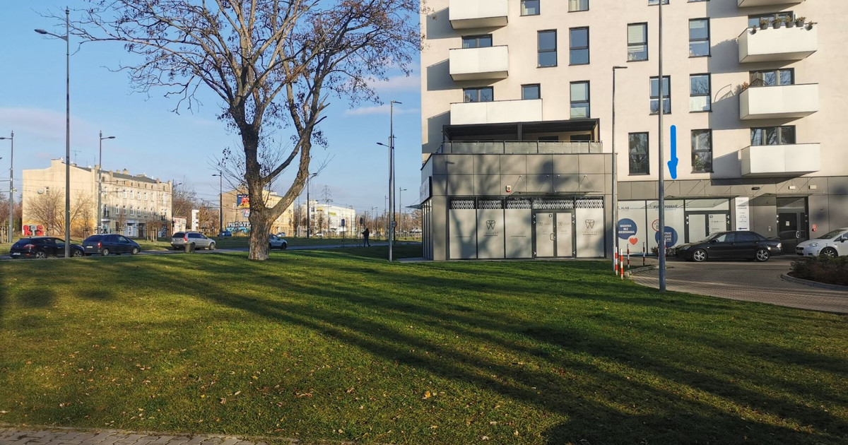 DO WYNAJĘCIA LOKAL HANDLOWO USŁUGOWY O POWIERZCHNI 66 m2 . POLECAMY BRANŻY MEDYC