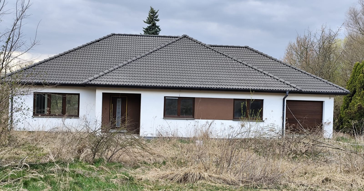 Dom 200m + drugi budynek mieszkalny120m , studnia, budynek gospodarczy, stodoła