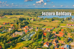 Dom w Wygrynach na dużej, zielonej działce – blisko jeziora Bełdany