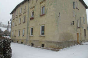 Syndyk sprzeda udział 1/4 w mieszkaniu z 2 piwnicami