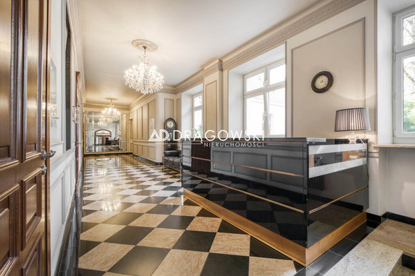 Commercial property, 142 m²