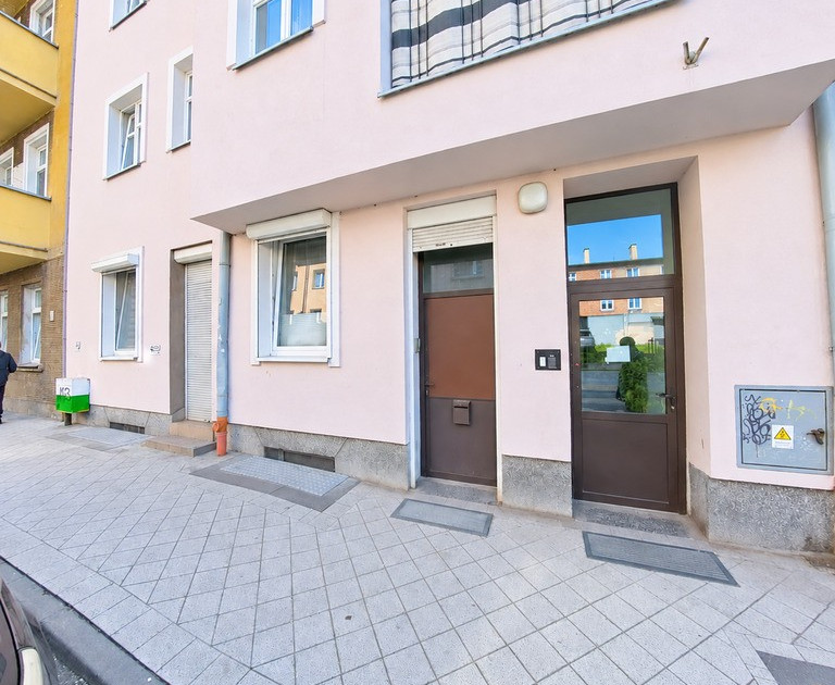 Lokal handlowy, usługowy na sprzedaż - Widok 2