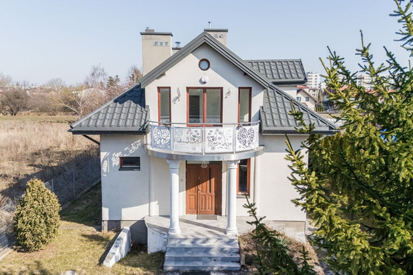 Casă, 195 m², teren 902 m²