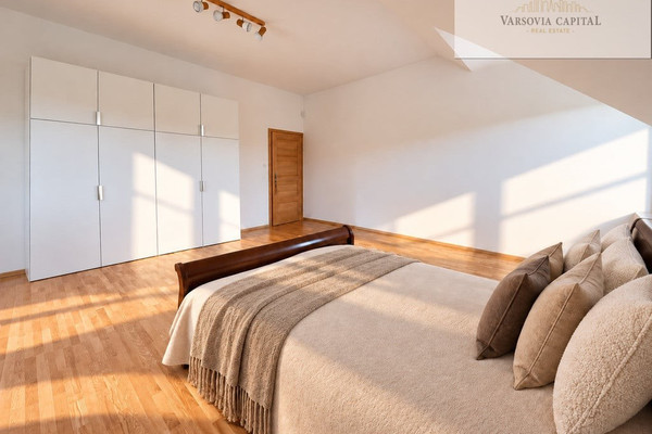 Casa, 300 m², terreny 700 m²