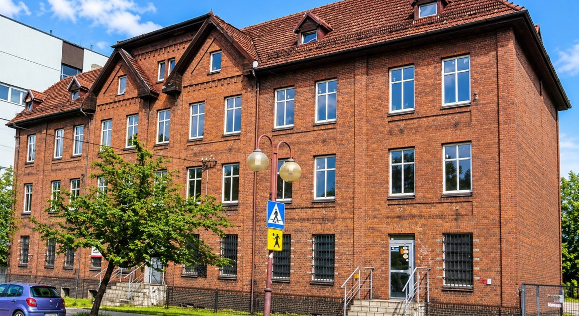 Kamienica, blok na sprzedaż - Widok 2