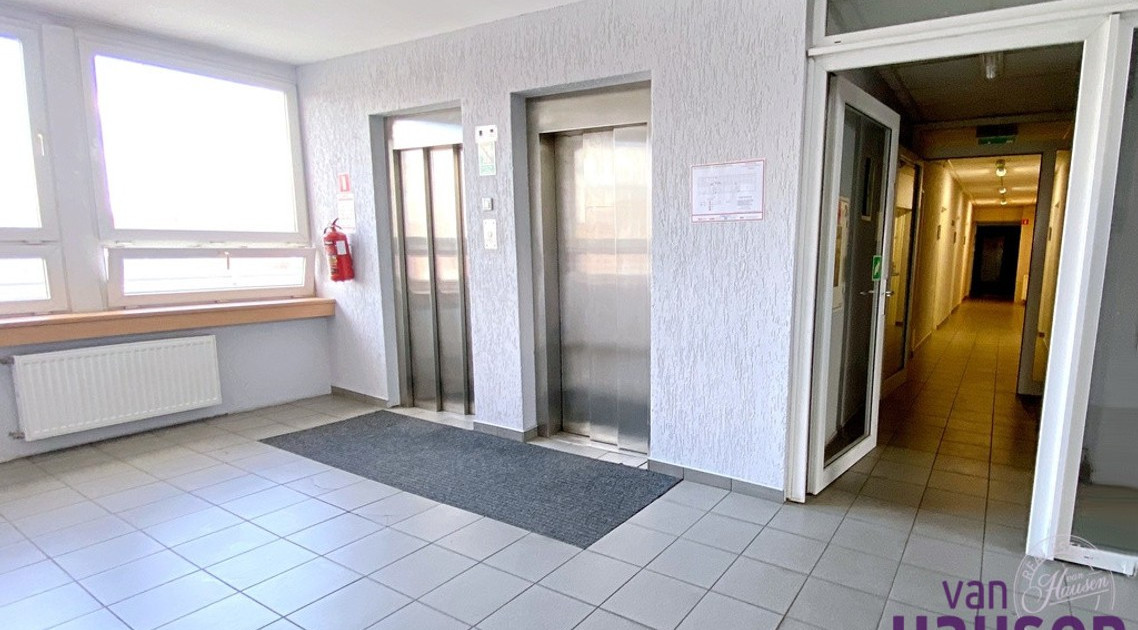 Biurowiec do wynajęcia - Widok 2
