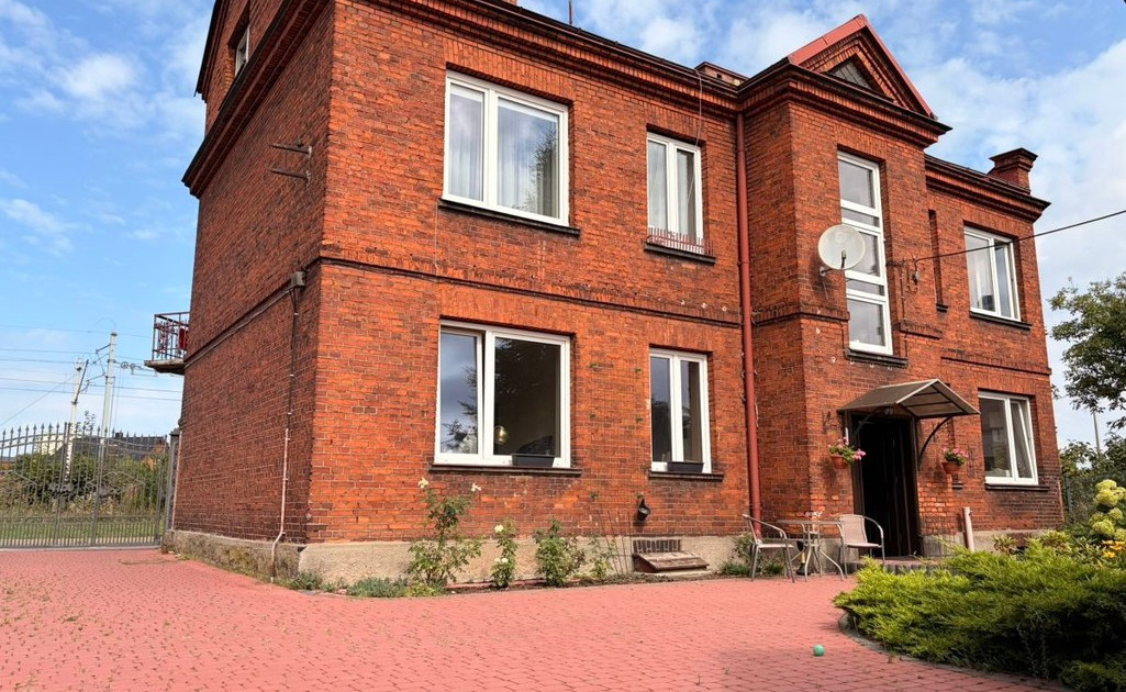 Kamienica, blok na sprzedaż - Widok 2