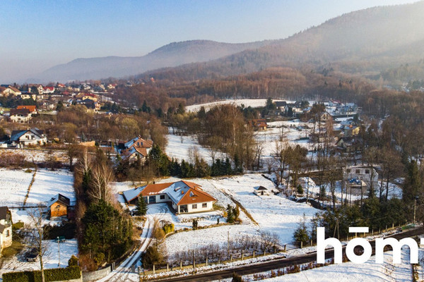 Kuća, 270 m², zemljište 7200 m²
