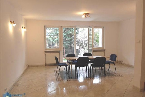 Hús, 225 m², lóð 200 m²
