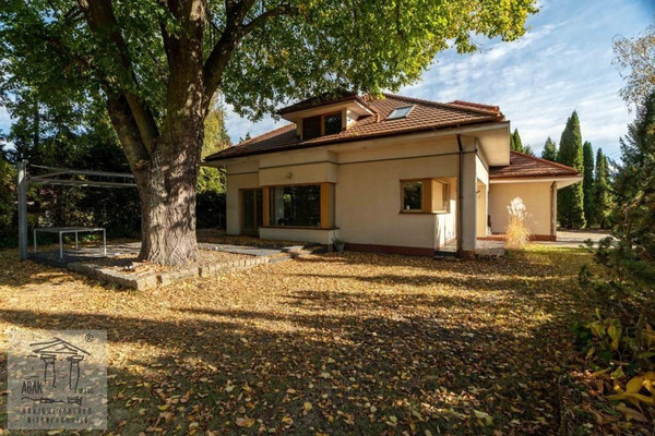 Будинок, 226 m², ділянка 1050 m²