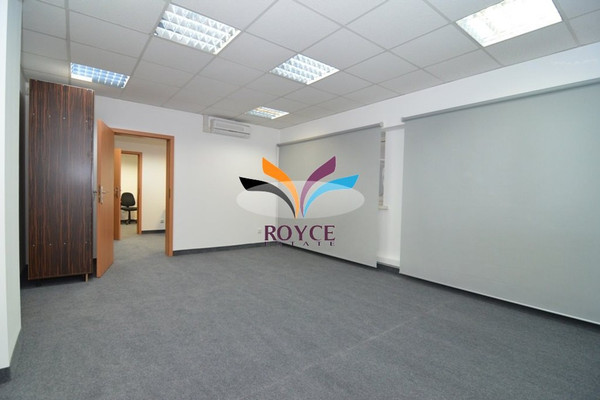 8 pom. biurowych 192,60 m2 klima parking