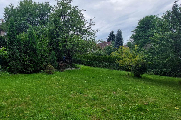 Land, 631 m²