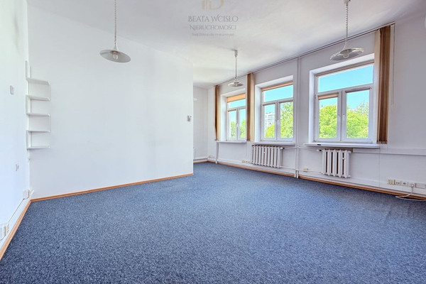 Post kummerċjali, 40 m²