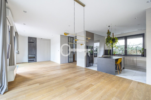 Dar, 240 m², art 300 m²