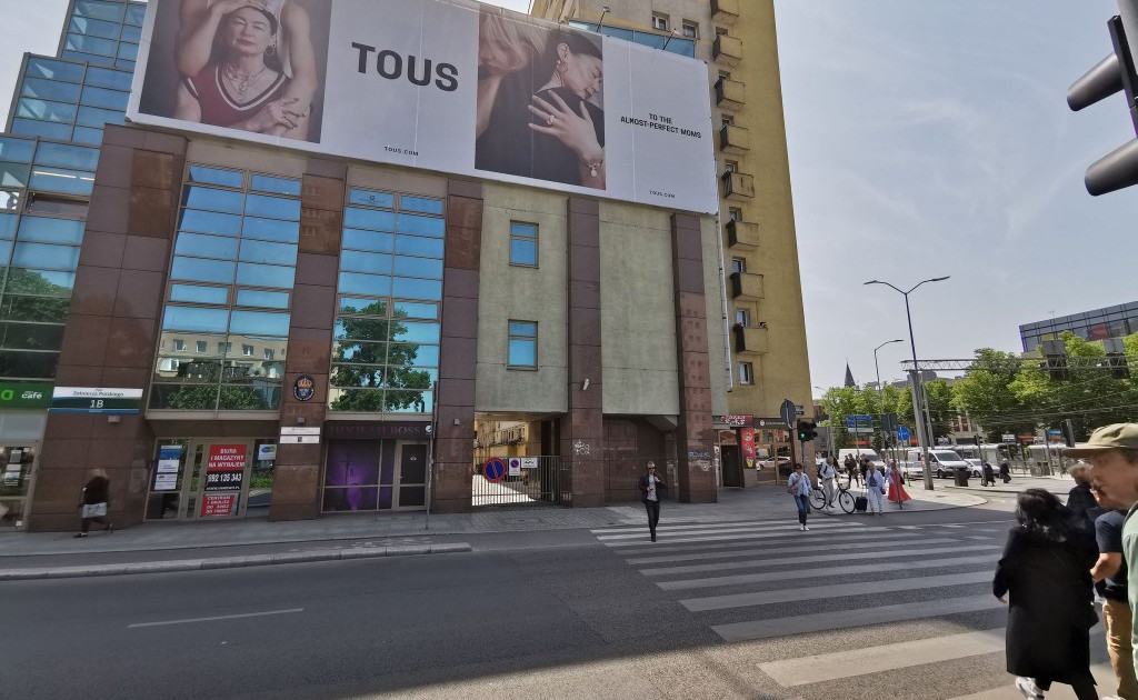 Biurowiec na sprzedaż - Widok 2